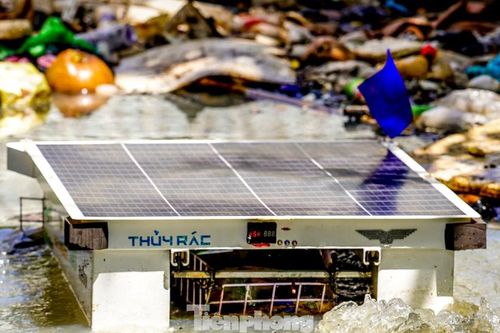 Xem robot vớt rác trên kênh Hy Vọng