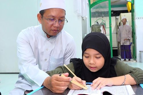 Lớp học tiếng Chăm giữa lòng TPHCM, nơi giữ gìn văn hóa và cội nguồn