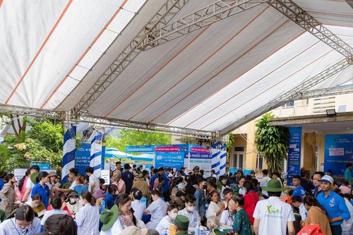 'Long Châu sẻ chia' - mang dịch vụ y tế đến vùng núi củaThừa Thiên Huế