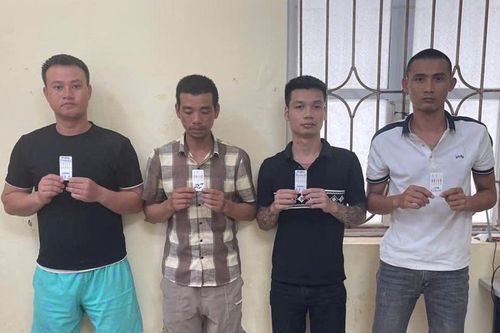 Từ cặp đôi khả nghi thuê nhà nghỉ, khui ra ổ nhóm tổ chức sử dụng ma túy