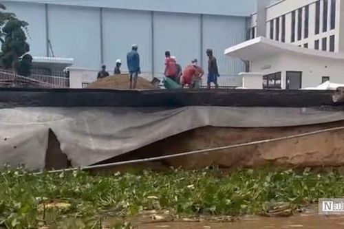 Sạt lở 'xé toạc' kè sông Tiền, kiến nghị công bố tình huống khẩn cấp
