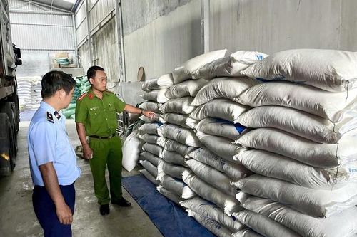 Gia Lai: Bắt giữ xe container vận chuyển 5 tấn đường tinh luyện nghi nhập lậu trị giá 65 triệu đồng
