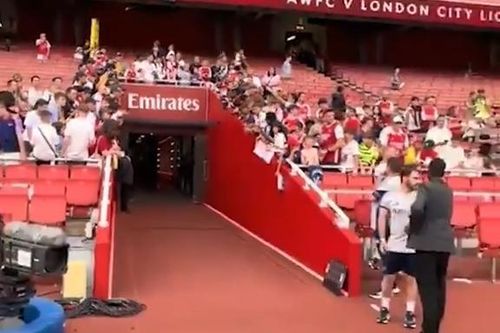 Arsenal bất ngờ lột bỏ chi tiết này tại sân Emirates, tạo áp lực lên đối thủ