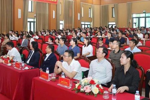 Nguyễn Hoàng đồng hành cùng phong trào 'Bình dân học vụ dữ liệu'
