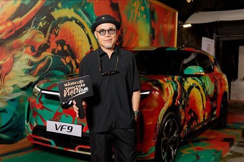 'Ghế nóng' cuộc thi sáng tác ca khúc VinFast: Giám khảo Huy Tuấn nói gì với thí sinh trước giờ G?
