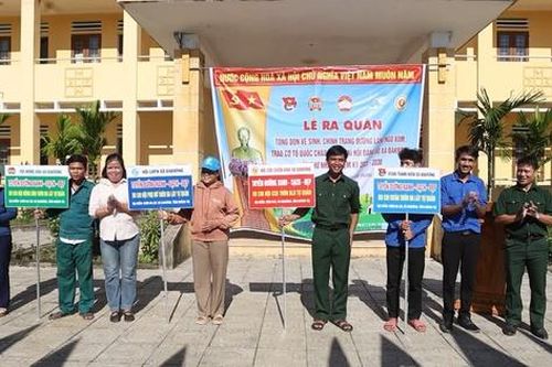 Phụ nữ Đakrông chung tay tạo sắc mới cho bản làng