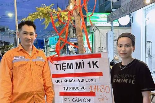 TP.Hồ Chí Minh: Ấm lòng tiệm mì 1K của vợ chồng anh công nhân điện lực