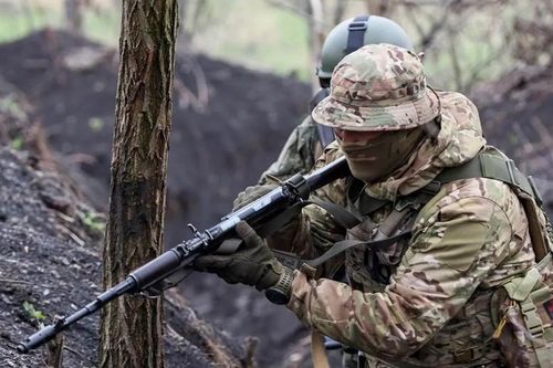 Nga xuyên thủng phòng tuyến của Ukraine