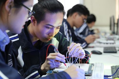 Bán dẫn không dành cho tất cả, cha mẹ đừng 'bắt trend' hướng nghiệp vội cho con
