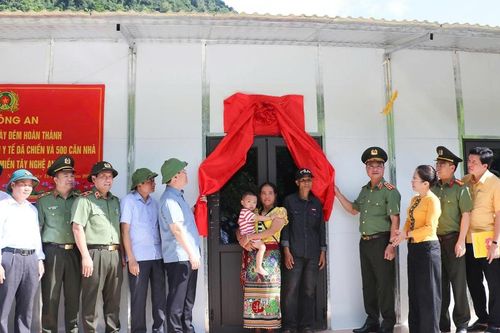 Cao điểm 40 ngày đêm xây nhà, trường học cho đồng bào vùng lũ Nghệ An