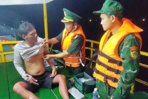 Gia Lai: Cứu thành công ngư dân trôi dạt một ngày trên biển