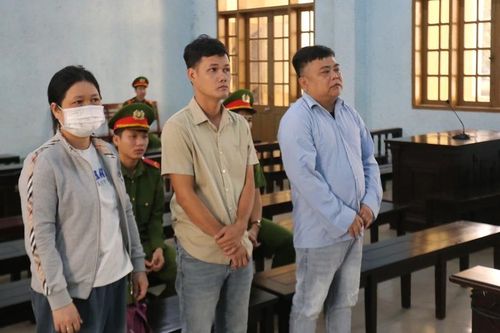 Vợ chồng ở Gia Lai lãnh án vì 'bảo kê' xe tải qua trạm Cảnh sát Giao thông