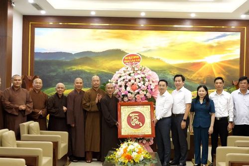 Ban Trị sự Giáo hội Phật giáo Việt Nam tỉnh Lào Cai thăm, chúc mừng tỉnh sau hợp nhất
