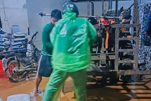Đạ Huoai 3 sơ tán người dân trong đêm do mưa lũ lên nhanh