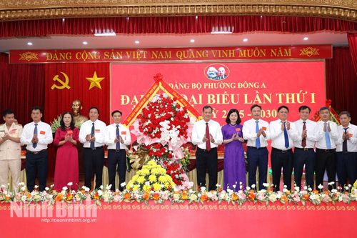 Đồng chí Phó Bí thư Tỉnh ủy, Chủ tịch HĐND tỉnh Lê Quốc Chỉnh dự và chỉ đạo Đại hội Đảng bộ phường Đông A, nhiệm kỳ 2025-2030