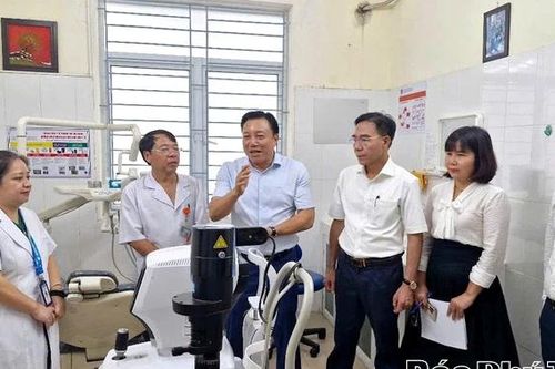 Phó Chủ tịch UBND tỉnh Nguyễn Huy Ngọc kiểm tra cơ sở vật chất các cơ sở y tế khu vực Hòa Bình