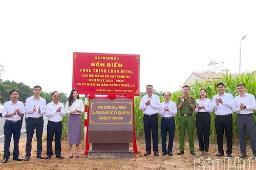Thanh Ba gắn biển công trình chào mừng Đại hội Đảng
