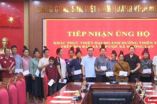 Phường Tô Hiệu hỗ trợ nhân dân xã Sốp Cộp và Mường Lạn bị thiệt hại do bão lũ