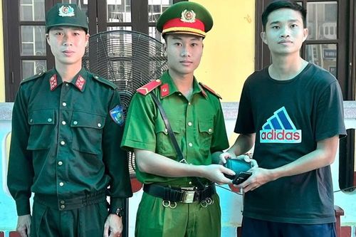 Nhặt được ví tiền, tìm trả lại người đánh rơi