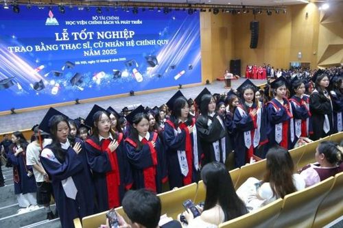 Học viện Chính sách và Phát triển trao bằng tốt nghiệp cho hơn 1.268 tân cử nhân