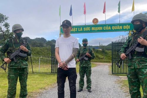 Bộ đội Biên phòng Quảng Trị bắt đối tượng bị truy nã khi đang nhập cảnh tại cửa khẩu