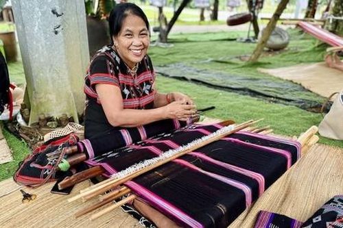 HTX sát cánh cùng người dân A Lưới 3 đẩy cái nghèo lại phía sau