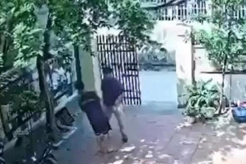 Xôn xao clip thầy giáo đến nhà riêng tát liên tục vào mặt nam sinh