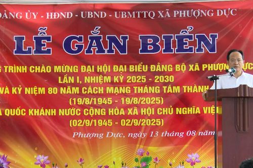 Gắn biển đường trục kinh tế Phượng Dực – Văn Hoàng