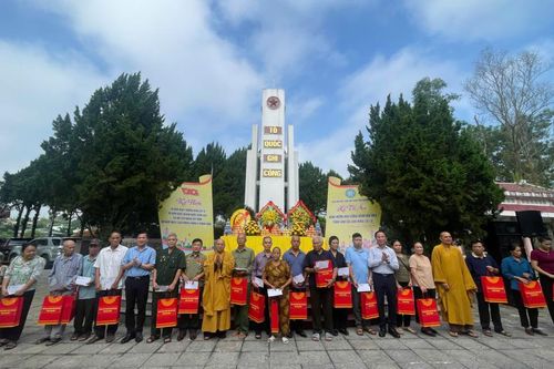 Ban Trị sự Giáo hội Phật giáo tỉnh tổ chức lễ tri ân, cầu siêu tại Nghĩa trang Liệt sĩ Thanh Sơn