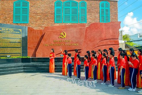 Hào khí mùa thu tháng Tám