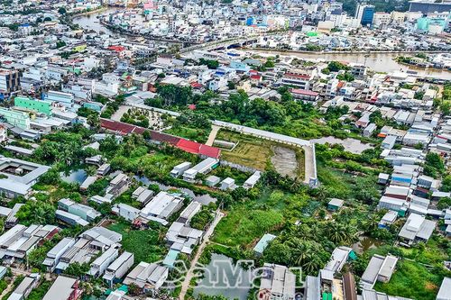 Những 'đốm da beo' giữa lòng đô thị