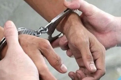 Thú chơi lạ của gã nghiện ma túy: Mua cả lô súng quân dụng về cất trong phòng trọ