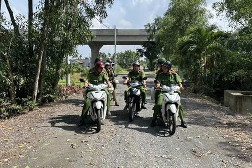 'Tổ xung kích tuần tra truy quét tội phạm' - mũi nhọn giữ bình yên địa bàn giáp ranh