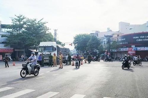 Xe máy va chạm xe tải, 2 người phụ nữ đi chợ thương vong