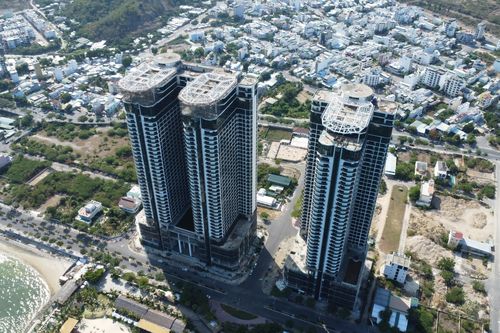 Cảnh hoang tàn ở cao ốc nghìn tỷ 'mắc cạn' bên vịnh Nha Trang