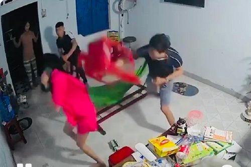 Anh cầm ghế đánh em gái khiến dư luận phẫn nộ: Người trong cuộc lên tiếng