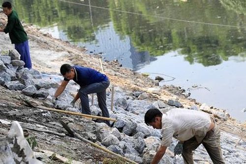 Hà Nội: Hoàn thành nhiều đoạn kè bờ sông Tô Lịch