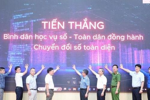 Xã Tiến Thắng lập các điểm 'Bình dân học vụ số lưu động'