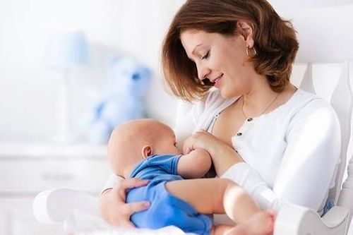 Hướng dẫn tư thế cho con bú giúp bé nhận đủ sữa, mẹ thoải mái