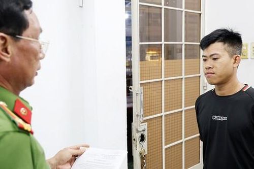 Bắt kẻ yêu cầu con nợ chụp ảnh khỏa thân mới cho vay tiền