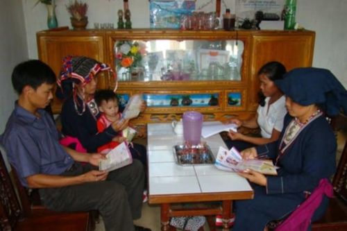 Phát huy vai trò người có uy tín trong nâng cao sức khỏe bà mẹ và trẻ em vùng dân tộc thiểu số
