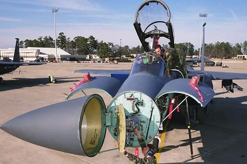 Ghế phóng kích hoạt hất văng phi công khỏi tiêm kích F-15 Mỹ