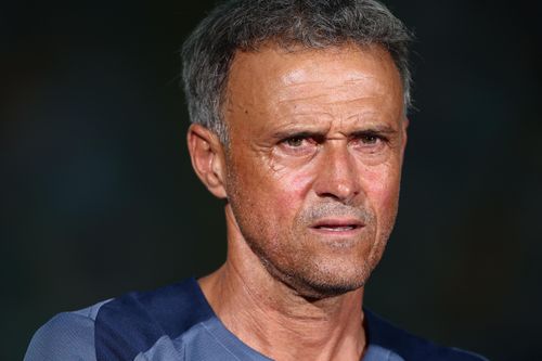 Enrique thoát án phạt dù tát Joao Pedro