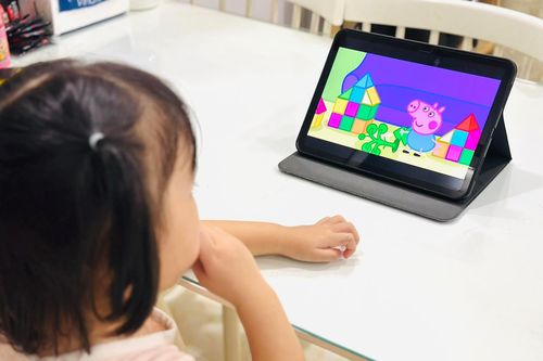 Mua vàng dự trữ, hoãn sinh bé thứ 2 để cho con học trường tư