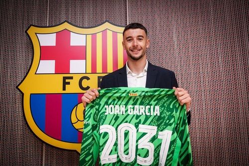 Barcelona kịp đăng ký thủ môn mới sát ngày khai mạc