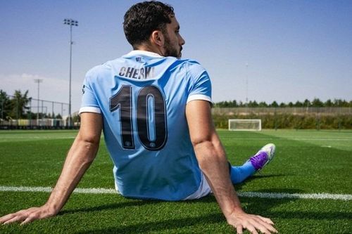 Vừa đến vài tháng, Cherki đã được áo số 10 Man City