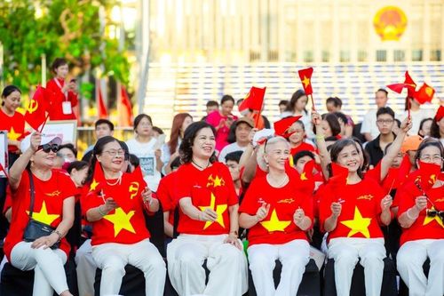 Đạo diễn Phạm Hoàng Giang tiết lộ hậu trường căng thẳng khi thực hiện Concert quốc gia