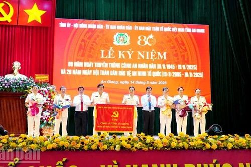 Công an An Giang xây dựng 'thế trận lòng dân' để bảo vệ an ninh Tổ quốc