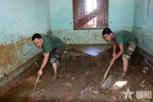 LLVT Quân khu 4: Nỗ lực khôi phục hạ tầng thiết yếu vùng lũ Nghệ An