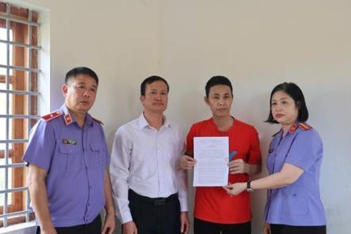 Hủy bỏ biện pháp tạm giam đối với bị cáo trong vụ án gà lôi trắng'